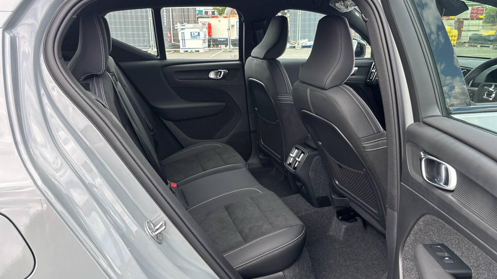 Volvo XC40 Volvo Xc40 Estate 2.0 B3p Plus Dark Grey #6