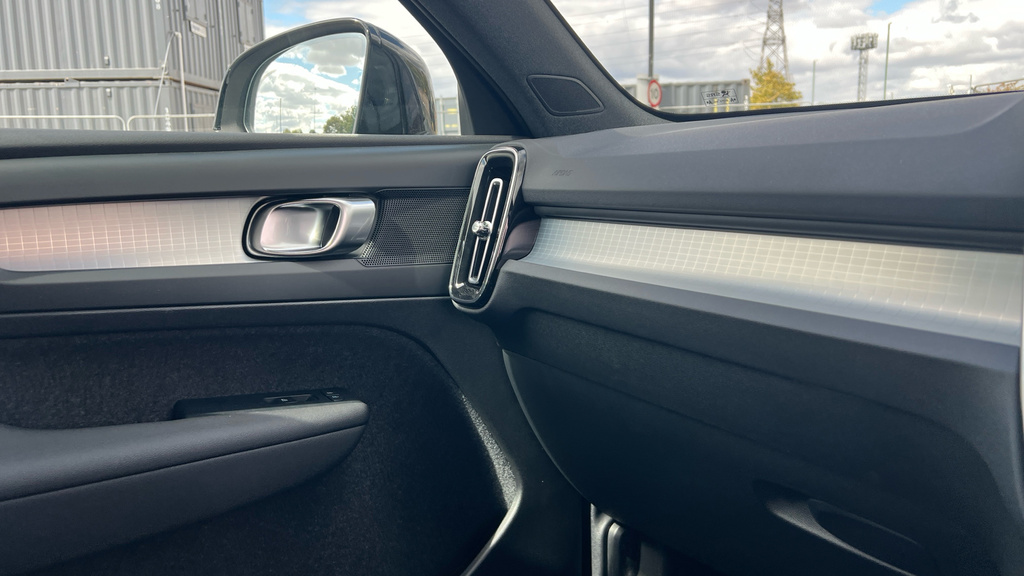 Volvo XC40 Ultra, B4 Mild Hybrid, Dark Blue #58