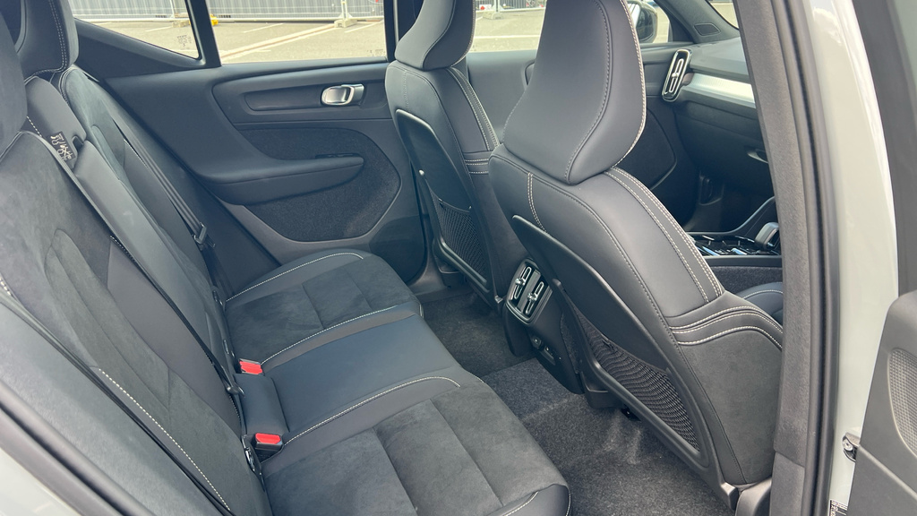 Volvo XC40 Xc40 2.0 B3p Plus Dark Estate Grey #6