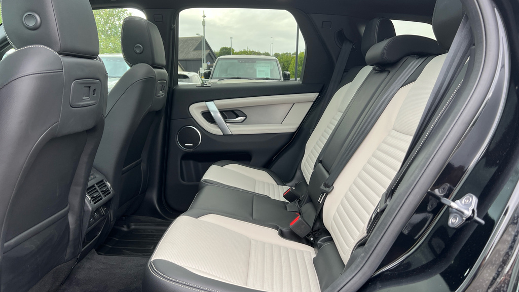 Land Rover Discovery Sport Land Rover Discovery Sport Sw 1.5 P270e Landmark 5 Black #4