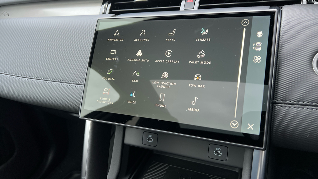 Land Rover Discovery Sport Metropolitan Black #42