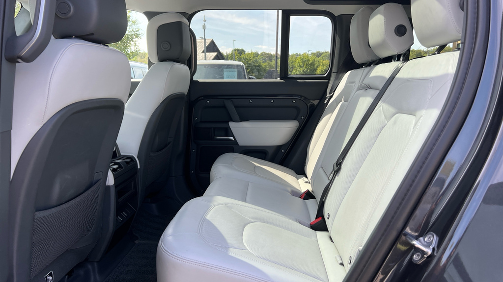 Land Rover Defender 110 Defender 3.0 D250 X-dynamic Hse 110 Grey #4