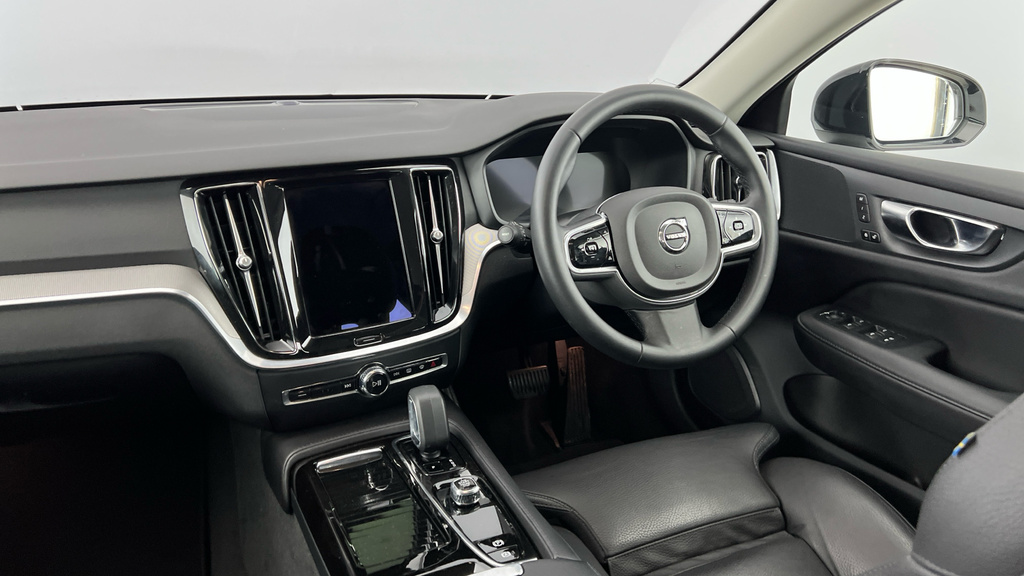 Volvo V60 2.0 B3 Mhev Momentum Estate Hybrid Dct Black #8