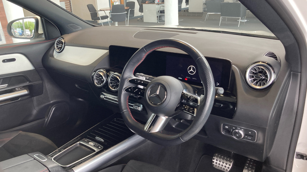 Mercedes-Benz GLA Class Gla 220D 4Matic Amg Line Executive KO25HRM White #3