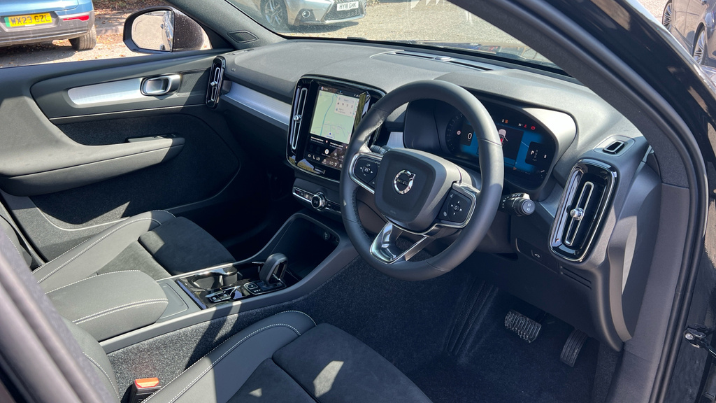 Volvo XC40 Xc40 2.0 B3p Plus Dark FA26WLK Black #4