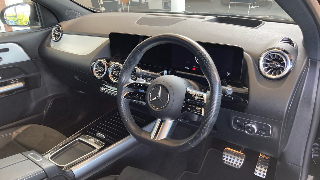 Mercedes-Benz GLA Class Gla 220D 4Matic Amg Line Premium Plus KW25EWP Black #3