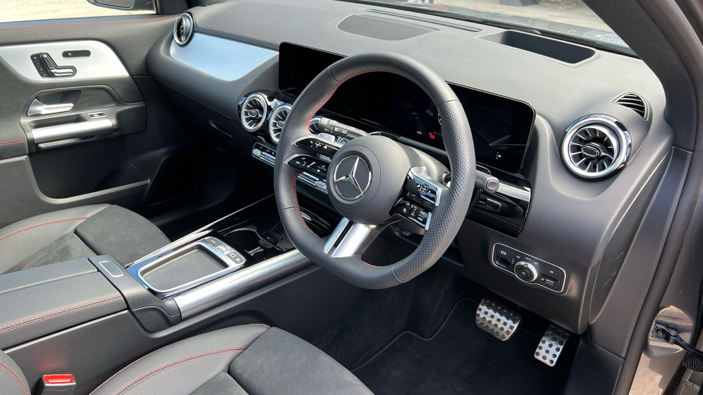Mercedes-Benz GLA Class Gla 220D 4Matic Amg Line Premium Plus KR25UWX Grey #3