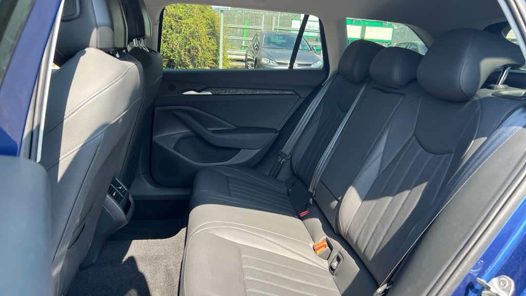 Skoda Superb Skoda Superb Estate 1.5 Tsi Iv Se L Dsg Grey #15