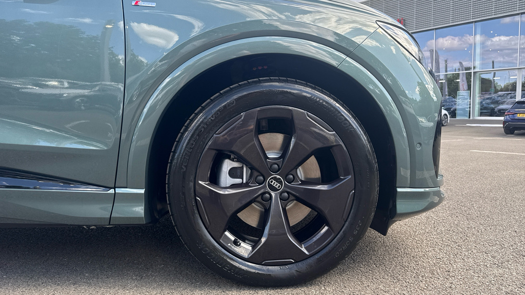 Audi Q4 Suv Launch Edition E-tron Performance 210, GD26AWX Green #5