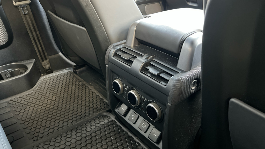 Land Rover Defender 90 Land Rover Estate 3.0 D250 Se 90 Silver #18
