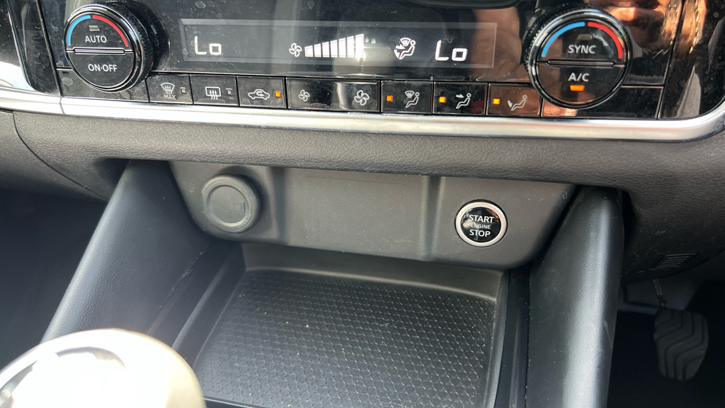 Nissan Qashqai 1.3 Dig-t Mh 158 4Wd N-connecta X-tronic With White #42