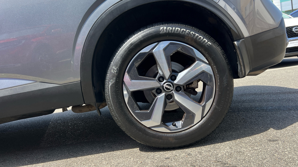 Nissan Qashqai 1.3 Dig-t Mh 158 4Wd N-connecta X-tronic With White #22