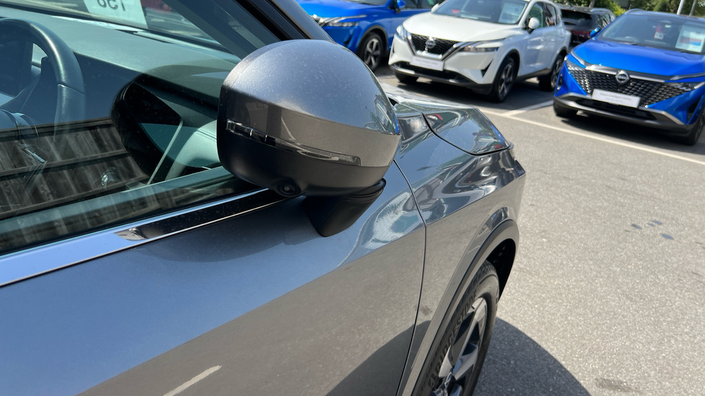Nissan Qashqai 1.3 Dig-t Mh 158 4Wd N-connecta X-tronic With White #53