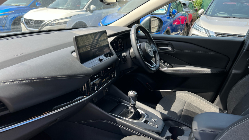 Nissan Qashqai 1.3 Dig-t Mh 158 4Wd N-connecta X-tronic With White #7