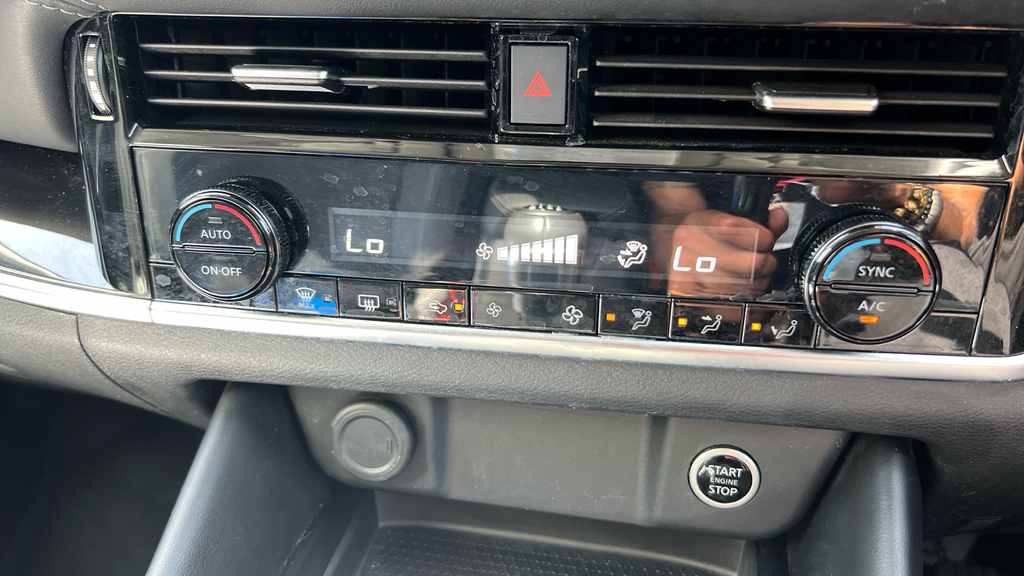 Nissan Qashqai 1.3 Dig-t Mh 158 4Wd N-connecta X-tronic With White #34