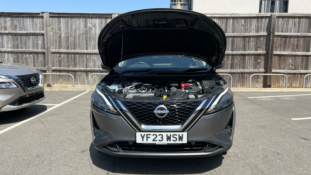 Nissan Qashqai 1.3 Dig-t Mh 158 4Wd N-connecta X-tronic With White #10
