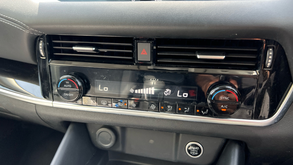 Nissan Qashqai 1.3 Dig-t Mh 158 4Wd N-connecta X-tronic With White #41