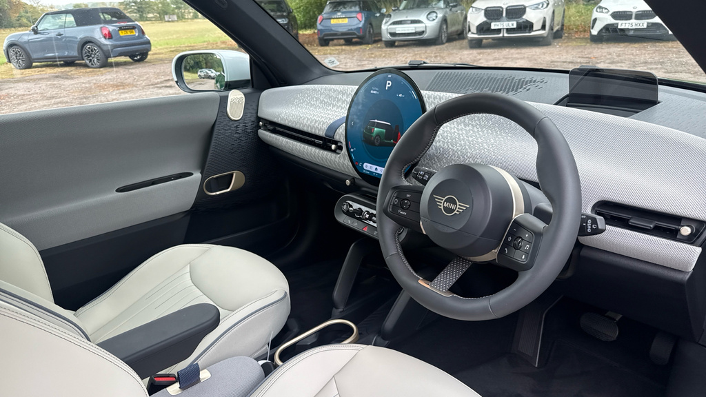Mini Hatch Cooper 135Kw E Exclusive 41Kwh YK75JSL Green #6