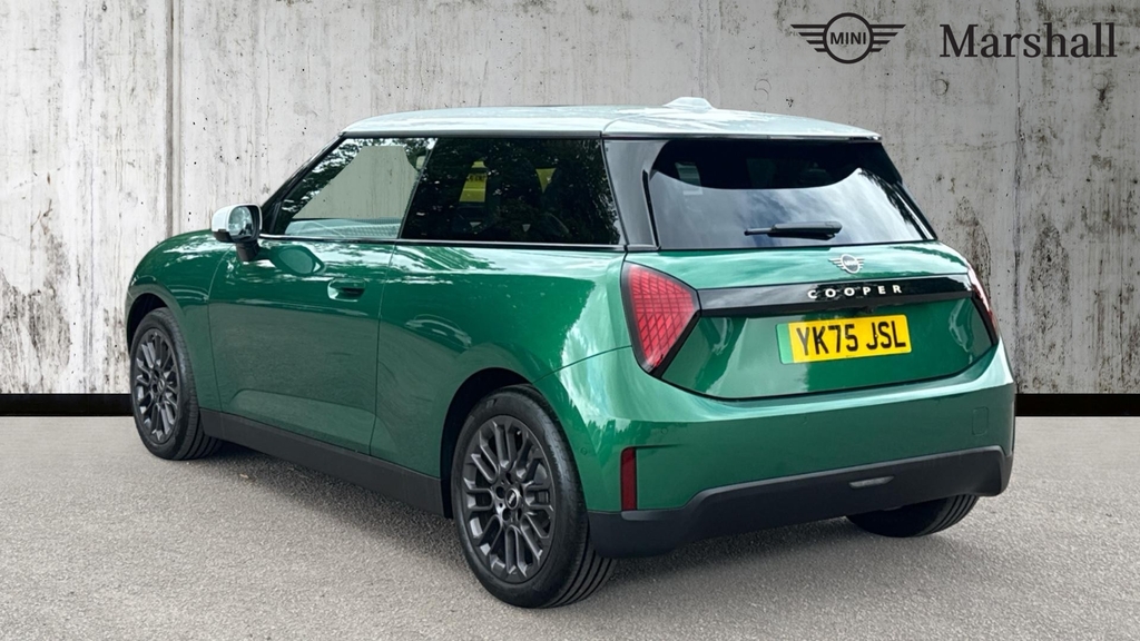 Mini Hatch Cooper 135Kw E Exclusive 41Kwh YK75JSL Green #2