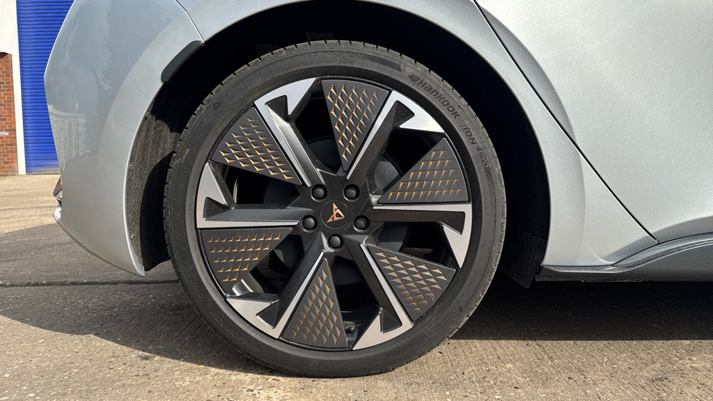 Cupra Born Born 170Kw E-boost V3 59Kwh KW75YPK Silver #5