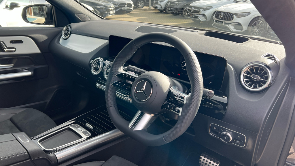Mercedes-Benz GLA Class Gla 200 Amg Line Premium Plus KW75XFY Grey #3