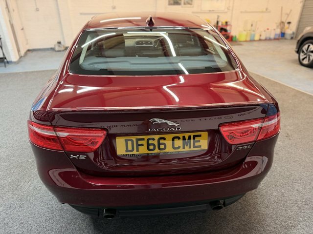 Jaguar XE 2.0I Portfolio Red #5