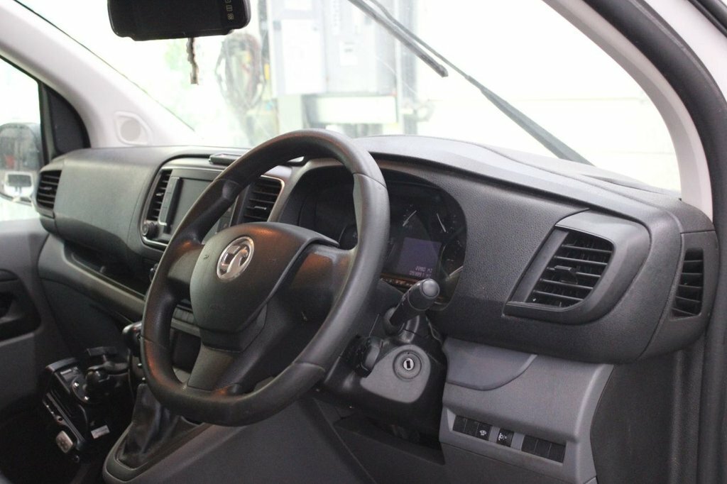 Vauxhall Vivaro 2L Dynamic 6Dr White #6
