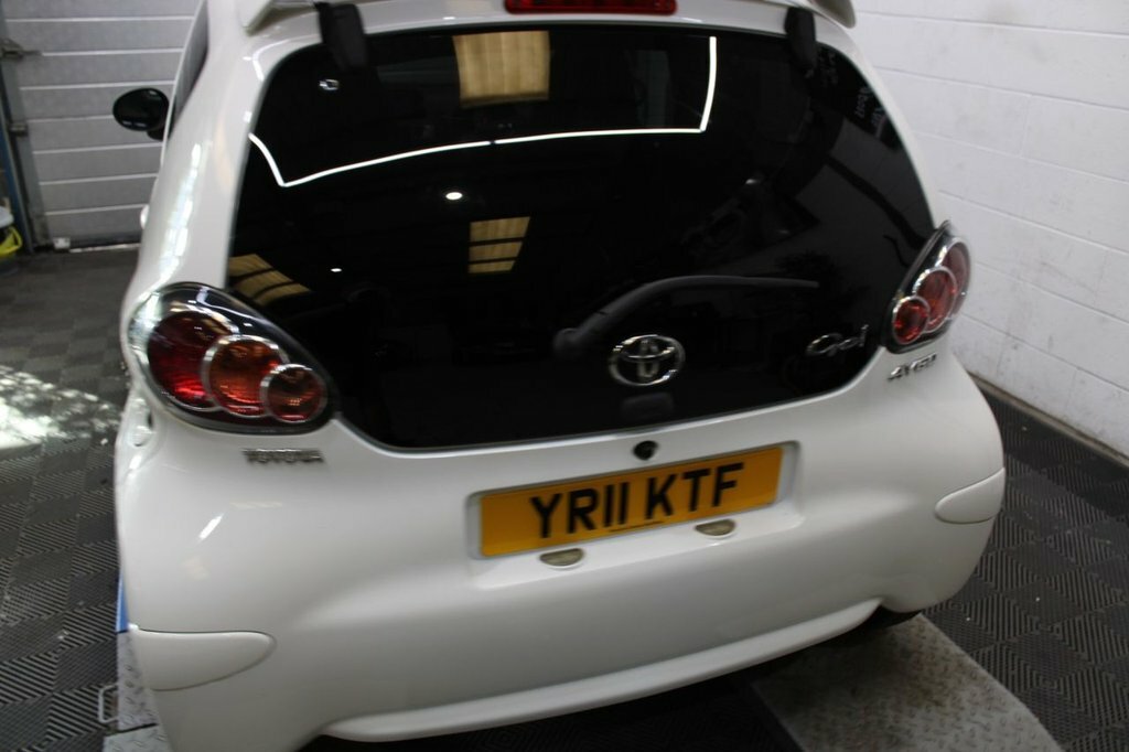 Toyota Aygo 1.0 Vvt-i Go 67 Bhp White #24