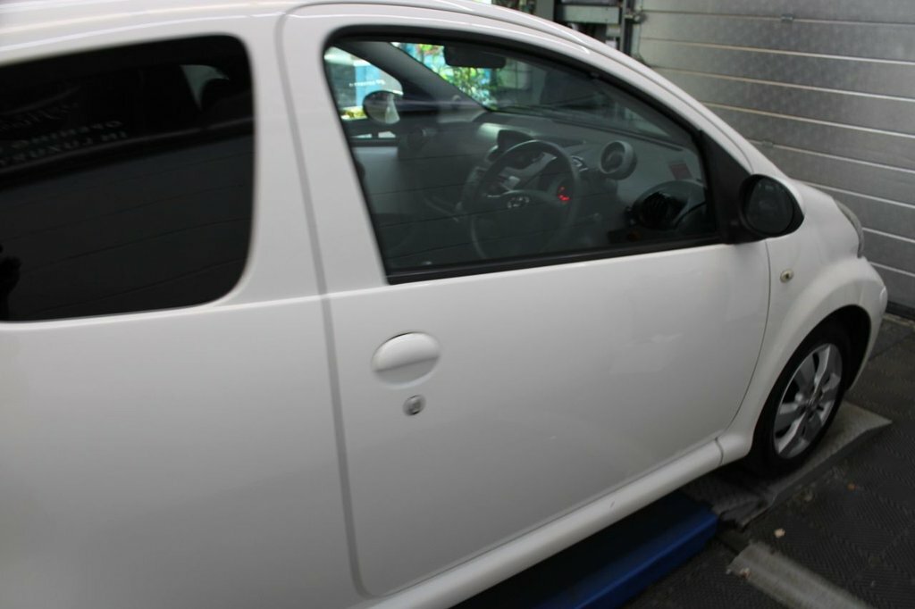 Toyota Aygo 1.0 Vvt-i Go 67 Bhp White #26