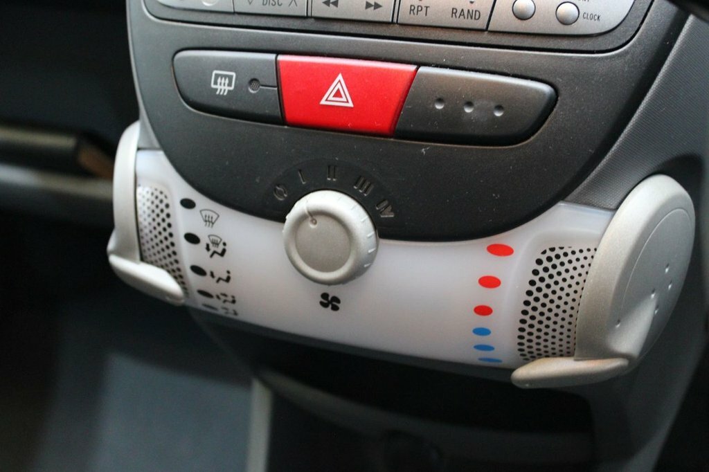 Toyota Aygo 1.0 Vvt-i Go 67 Bhp White #17