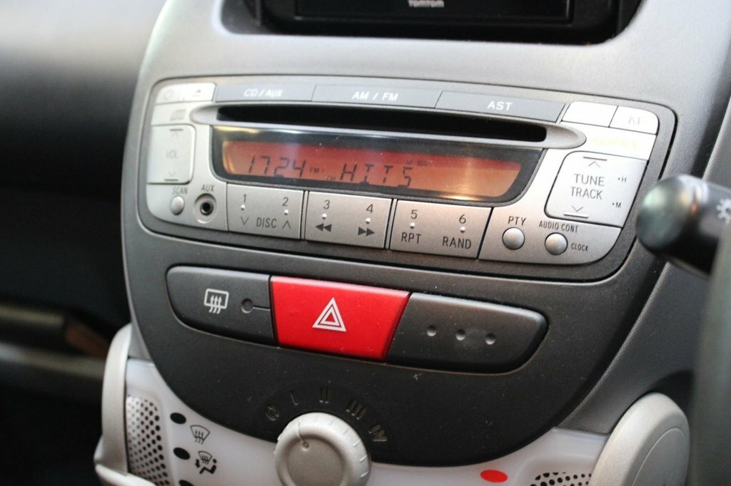 Toyota Aygo 1.0 Vvt-i Go 67 Bhp White #16
