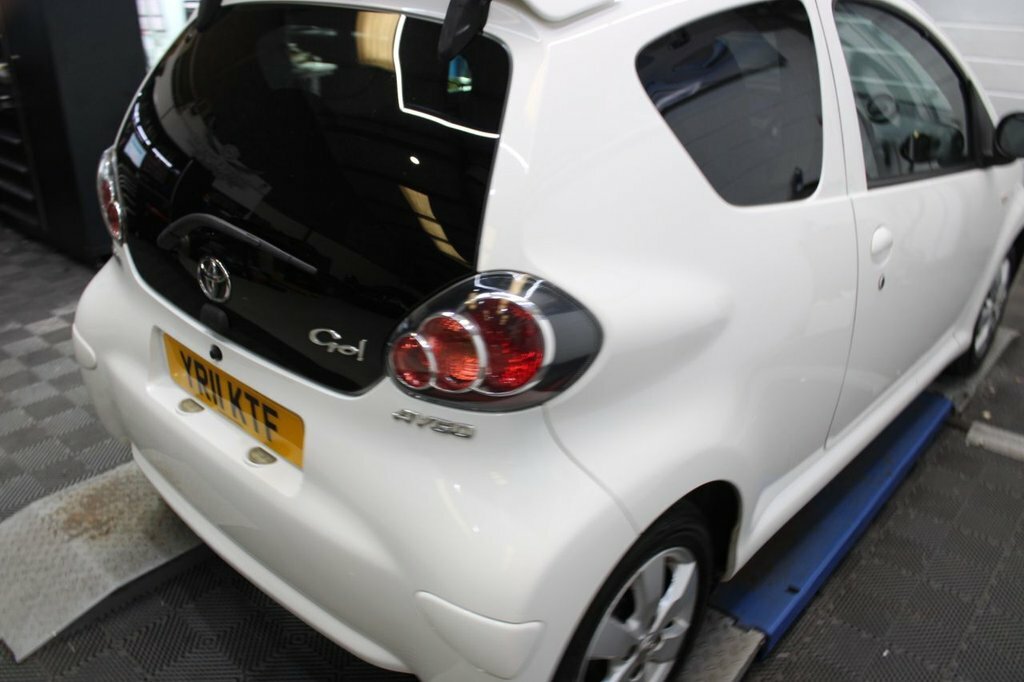 Toyota Aygo 1.0 Vvt-i Go 67 Bhp White #25