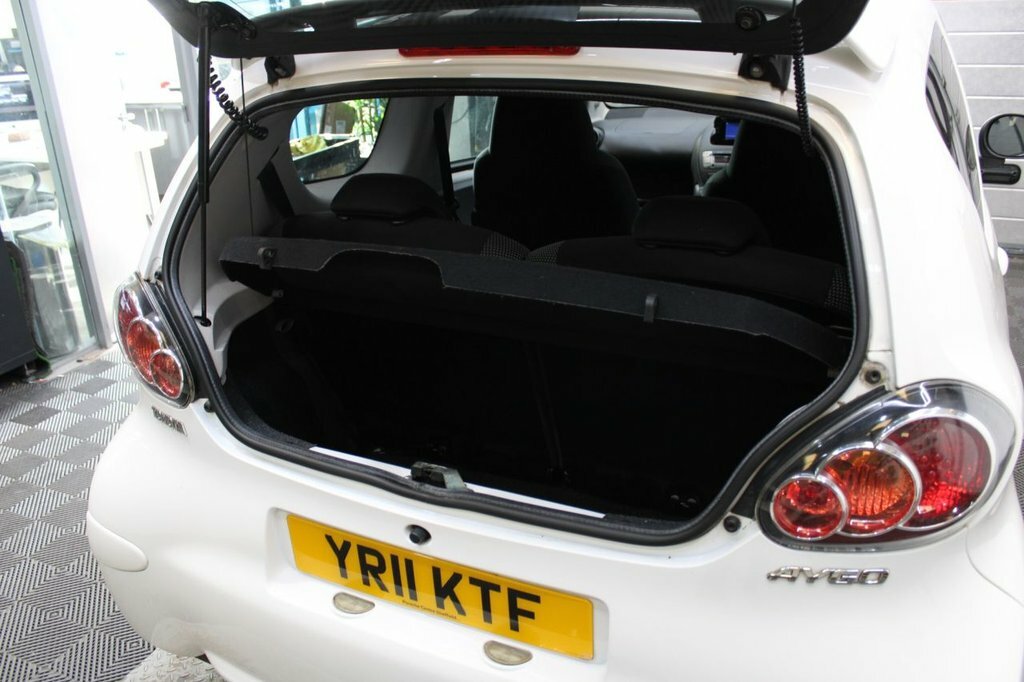 Toyota Aygo 1.0 Vvt-i Go 67 Bhp White #12