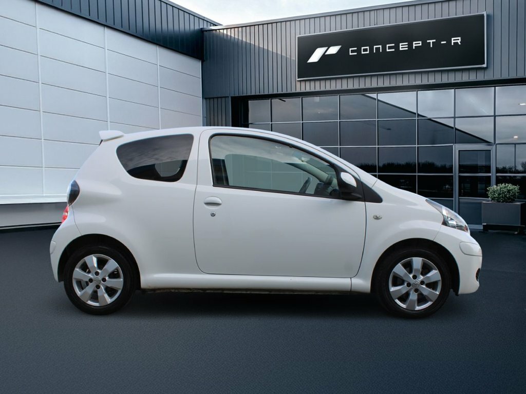 Toyota Aygo 1L Go White #3