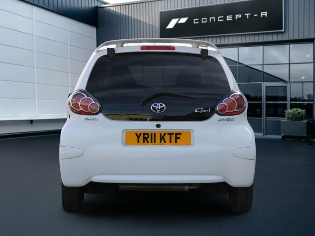 Toyota Aygo 1L Go White #5