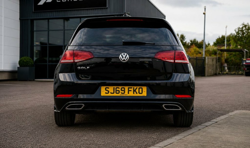 Volkswagen Golf 1.5L R-line Black #3