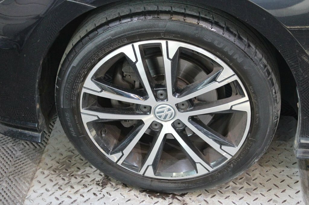 Volkswagen Golf 1.5L R-line Black #6