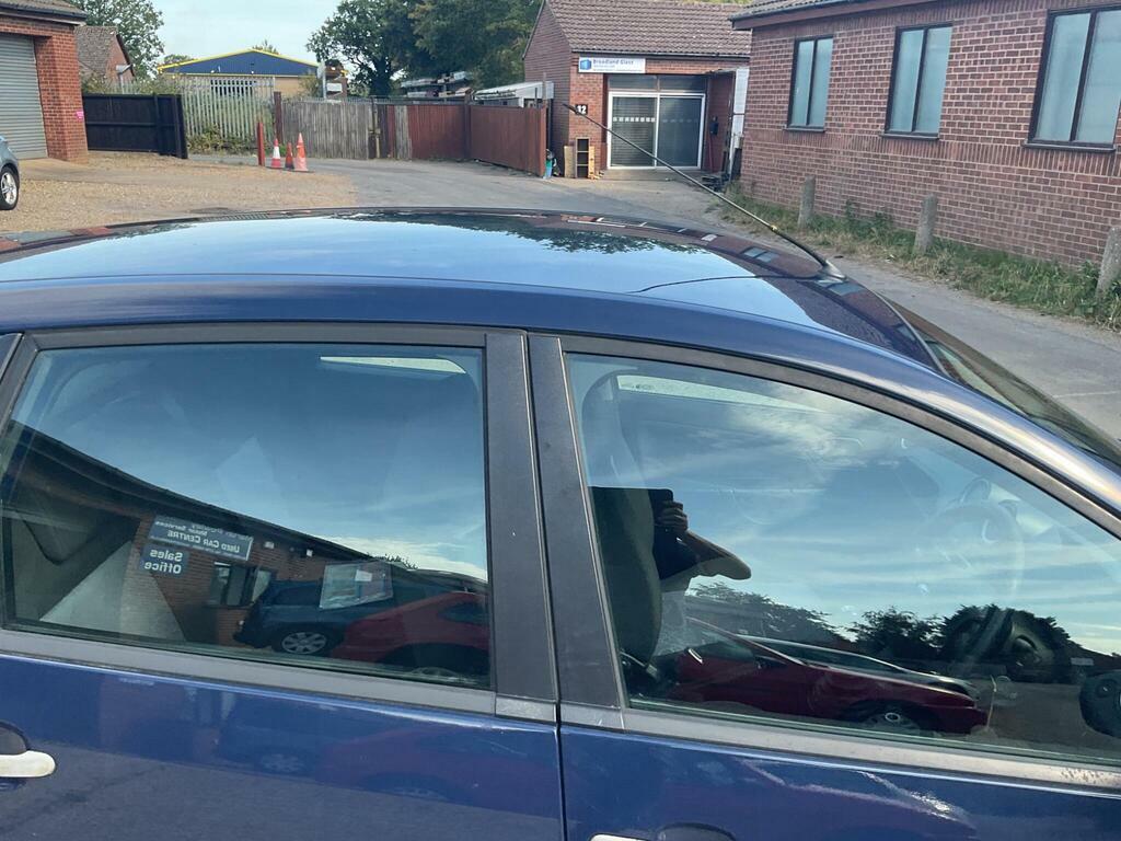 Ford Fiesta 1.4 Ghia Hatchback 147 G Km 79 Silver #35