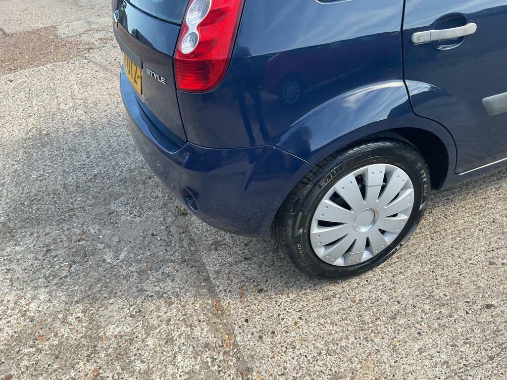 Ford Fiesta 1.4 Ghia Hatchback 147 G Km 79 Silver #32