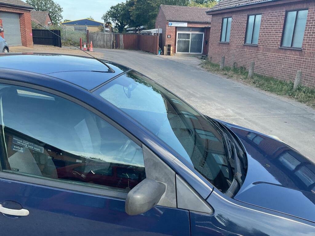 Ford Fiesta 1.4 Ghia Hatchback 147 G Km 79 Silver #26