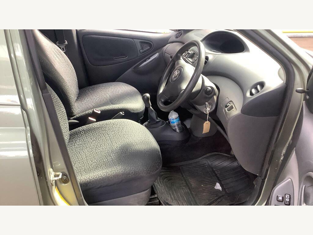 Toyota Yaris 1.0 Vvt-i T3 Green #6