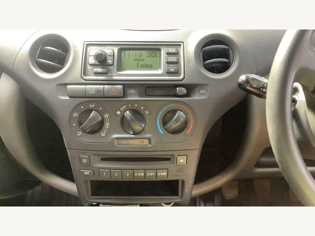 Toyota Yaris 1.0 Vvt-i T3 Green #2