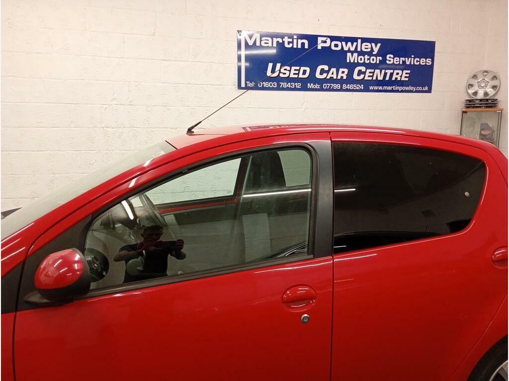 Toyota Aygo 1.0 Vvt-i Go Euro 5 Red #2