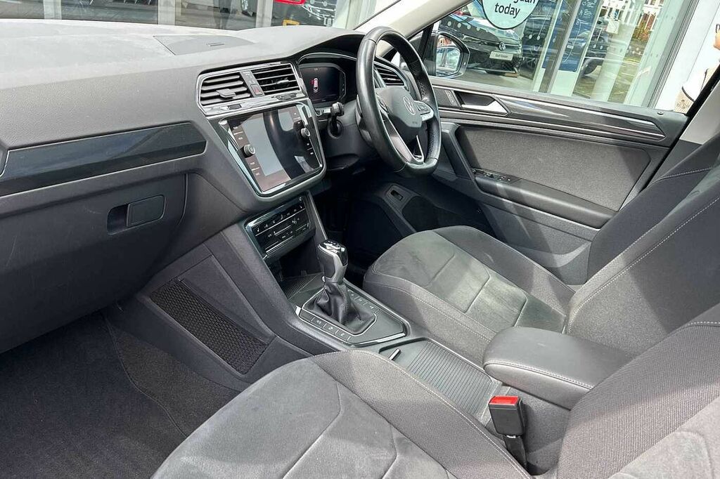 Volkswagen Tiguan 1.5 Tsi Elegance Suv Dsg Euro 6 Ss Black #2