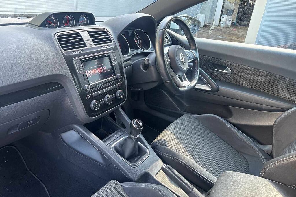Volkswagen Scirocco 1.4 Tsi Bluemotion Tech Gt VE67KYW White #2