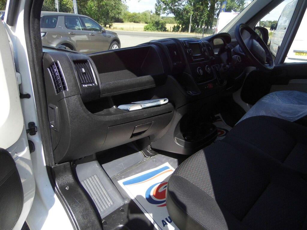 Peugeot Boxer 2L Built For Business Plus White #14