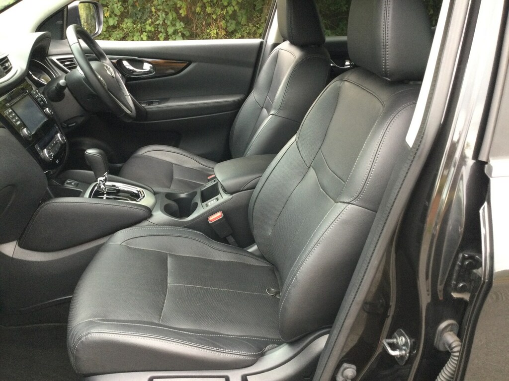 Nissan Qashqai 1.2 Dig-t Tekna Non-panoramic Xtronic Black #2