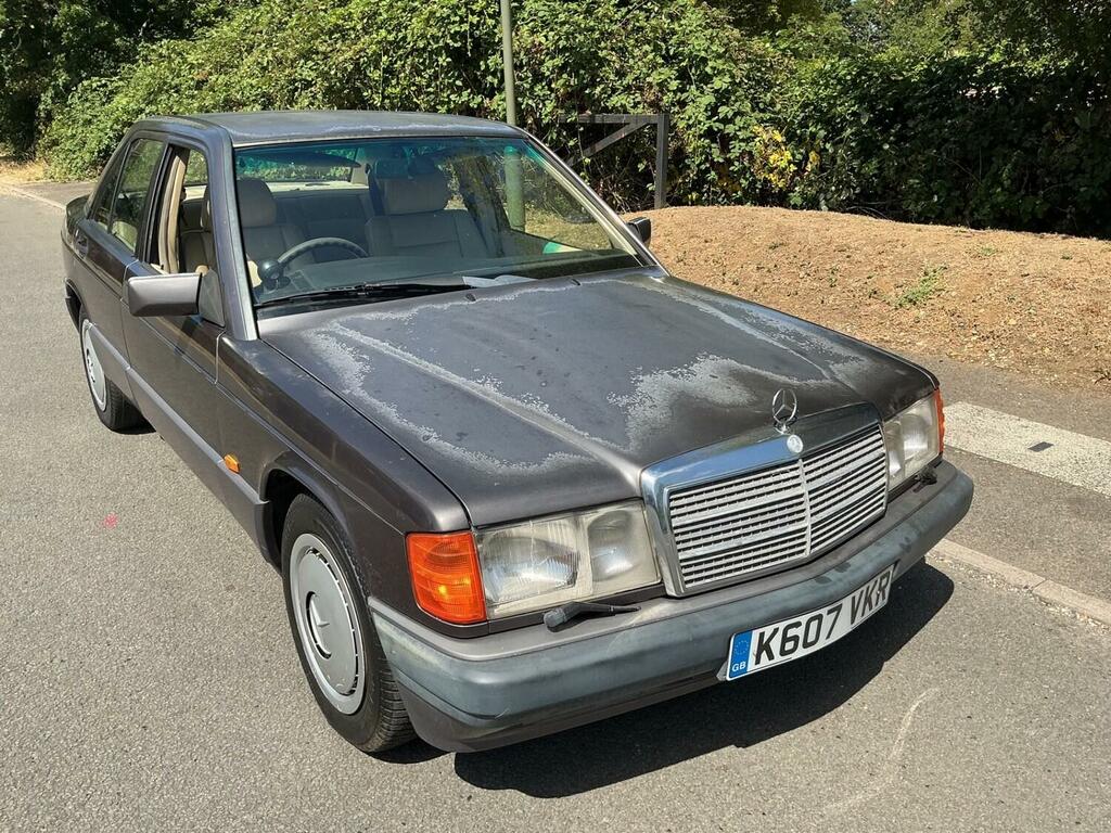 Mercedes-Benz 190 Saloon Green #16