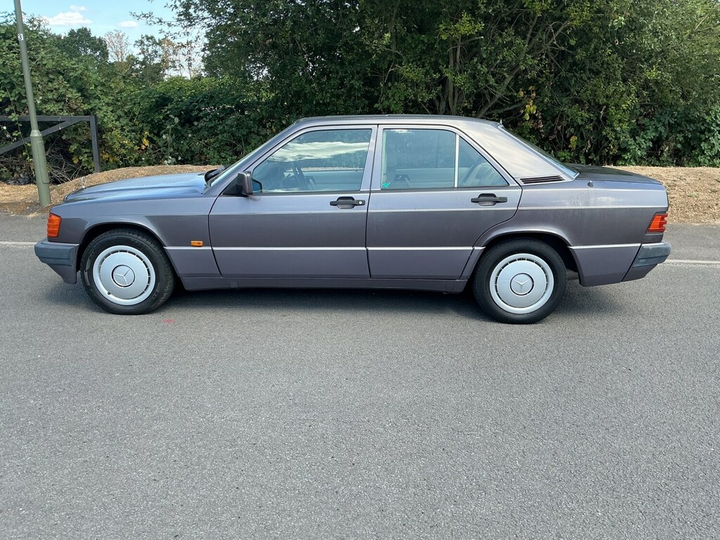 Mercedes-Benz 190 Saloon Green #14