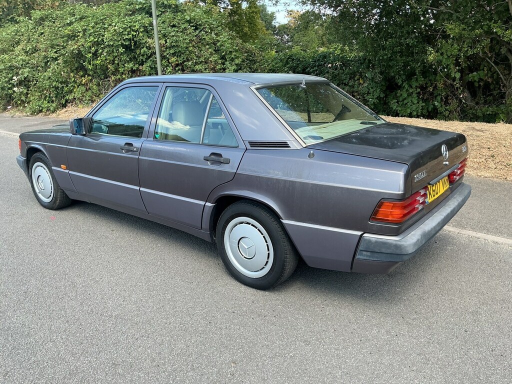 Mercedes-Benz 190 Saloon Green #7